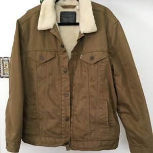 Levi’s mens Sherpa jacket xl khaki color nwot
